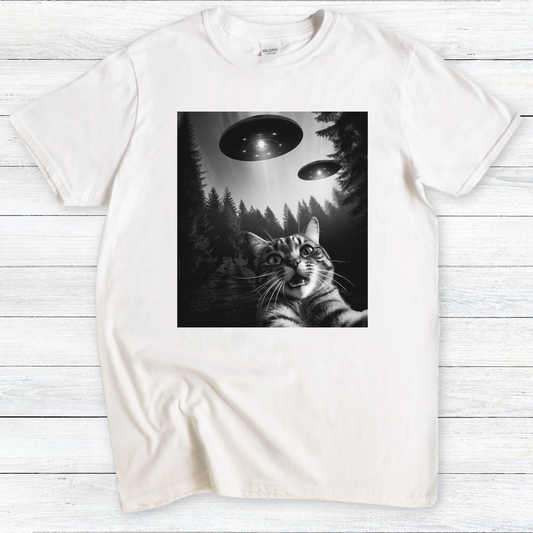 Cat UFO Selfie Funny Alien Abduction T-Shirt – Cat Lover & UFO Enthusiast Gift